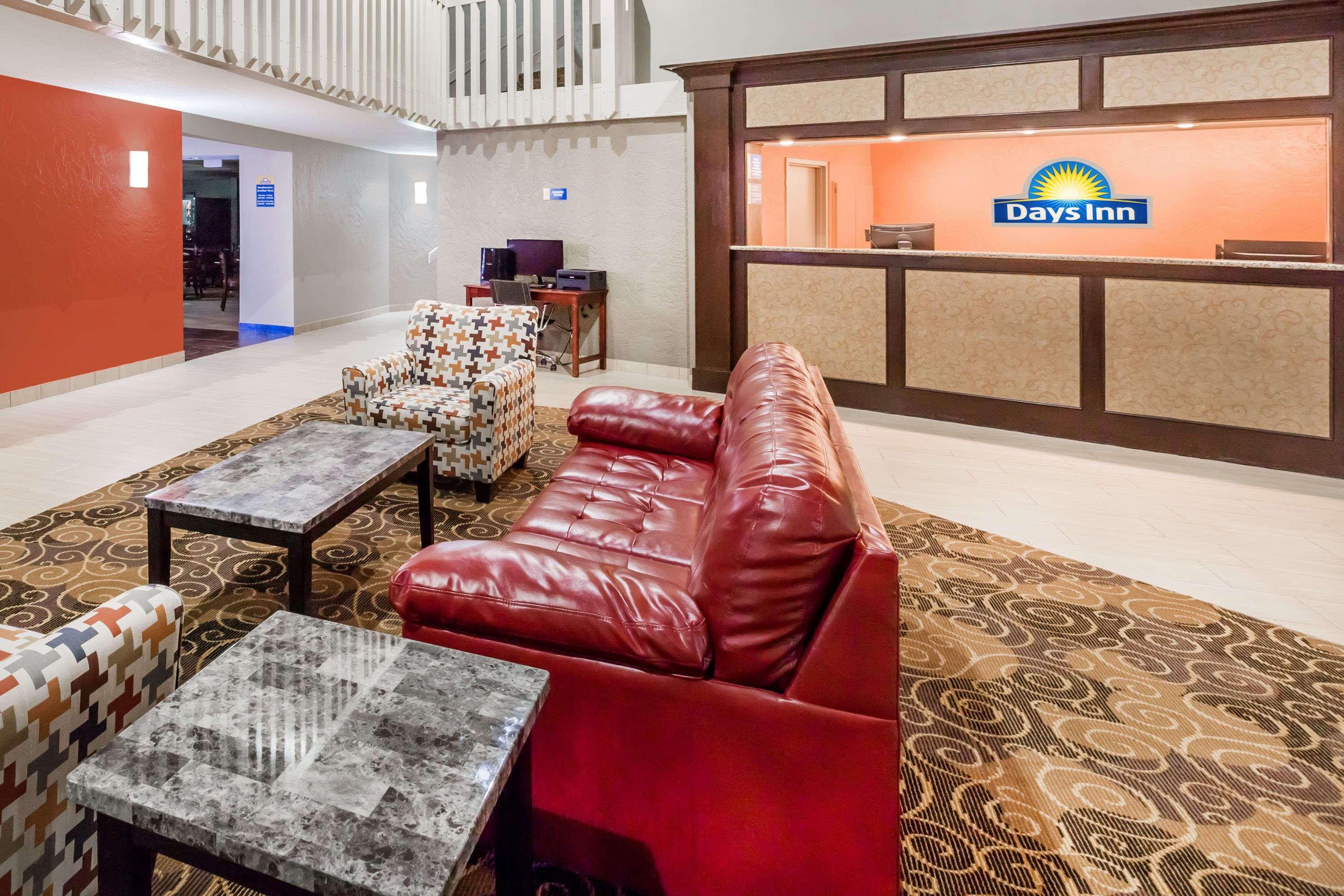 Days Inn By Wyndham Clive - West Des Moines Exterior foto