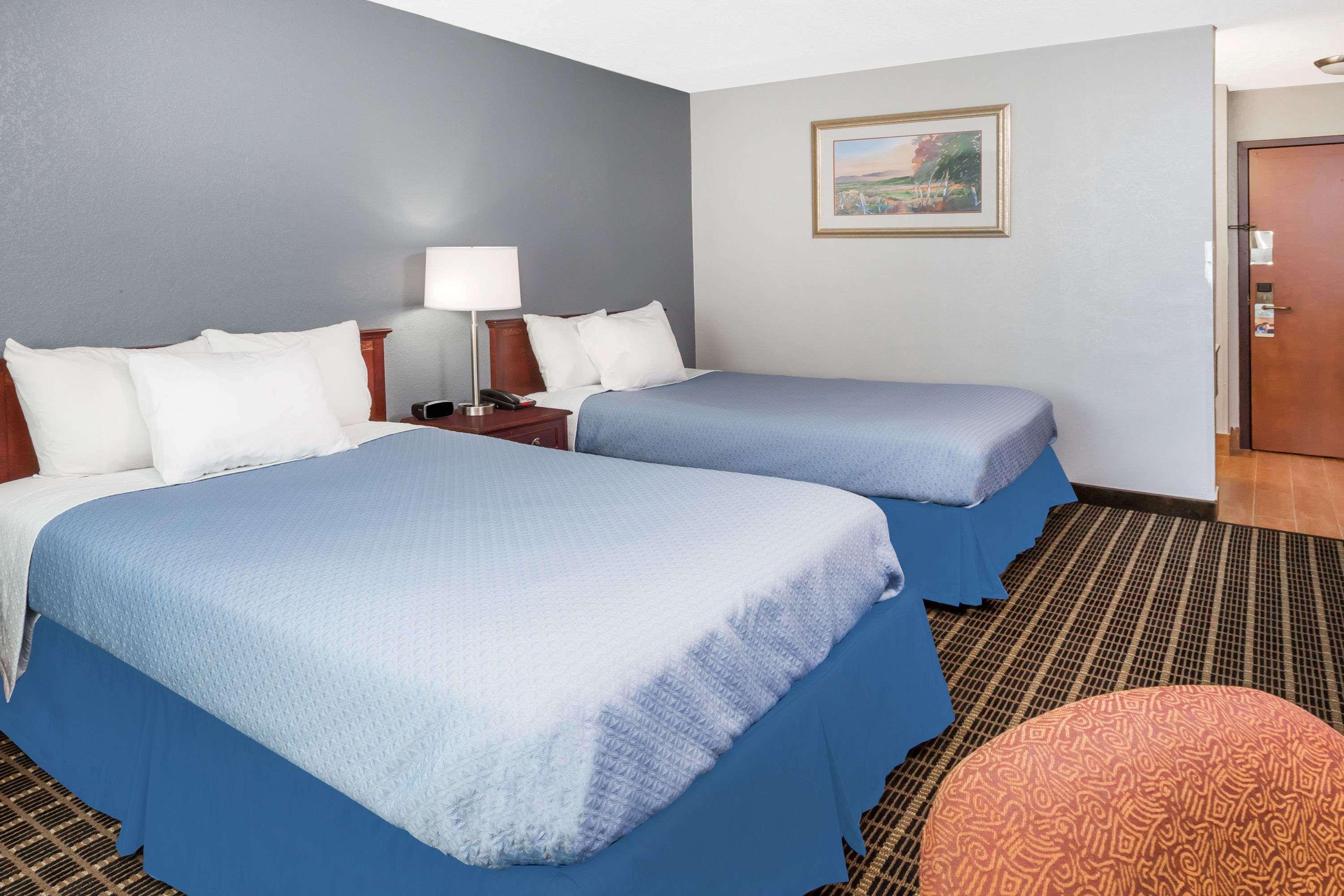Days Inn By Wyndham Clive - West Des Moines Exterior foto